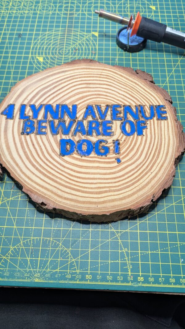 Hand-engraving with color and varnish- Natural Circles Pieces Log Wood Slices (CUSTOMISE)