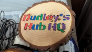 Hand-engraving with color and varnish- Natural Circles Pieces Log Wood Slices (CUSTOMISE)